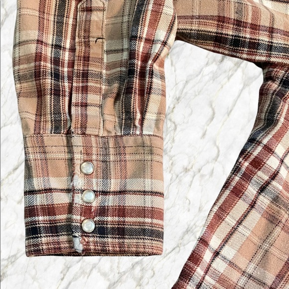 WRANGLER vintage flannel pearl snap button down - Picture 6 of 8